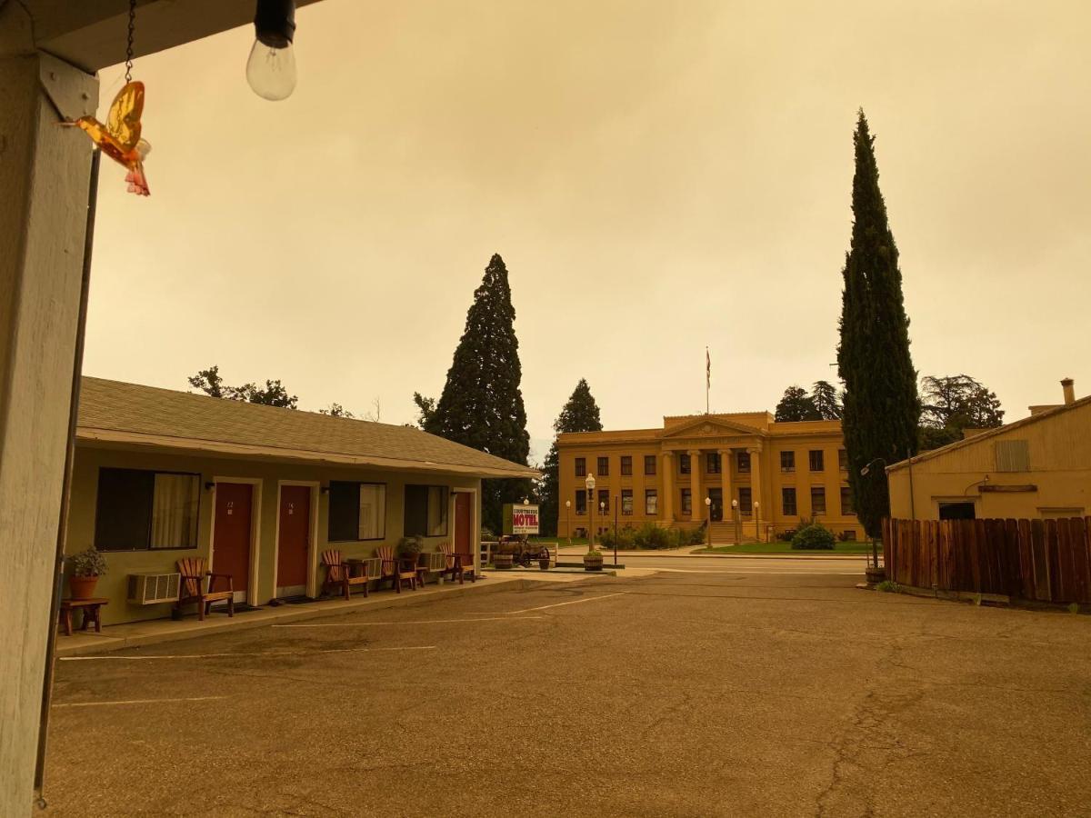 Independence Courthouse Motel ภายนอก รูปภาพ