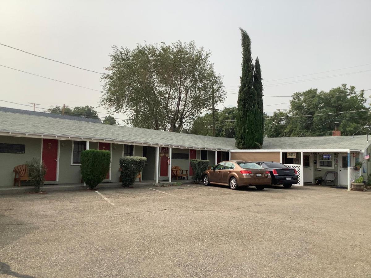 Independence Courthouse Motel ภายนอก รูปภาพ